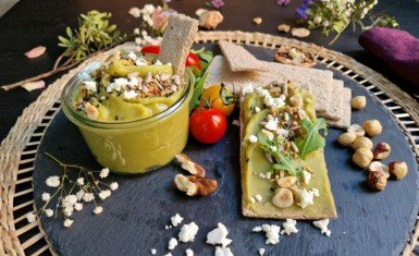 Purée de Petits Pois et Ricotta sur Biscuits Salés