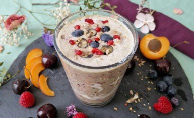 Smoothie Bowl aux Baies et Épinards